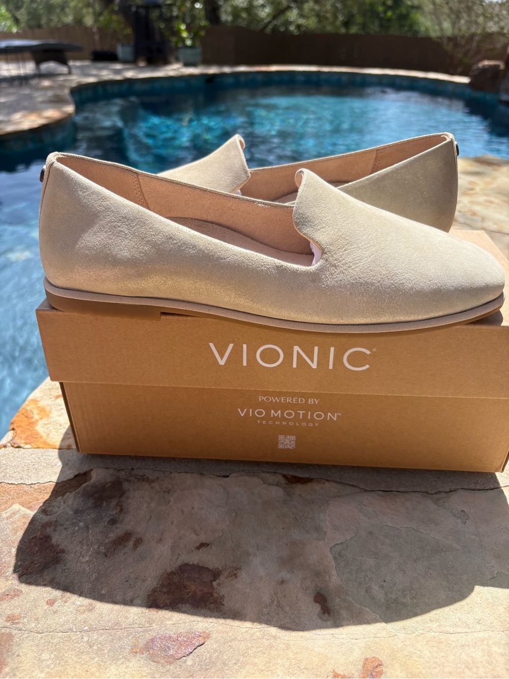 Vionic Willa 2.0 Leather Flat in Gold Size 8.5 New in Box